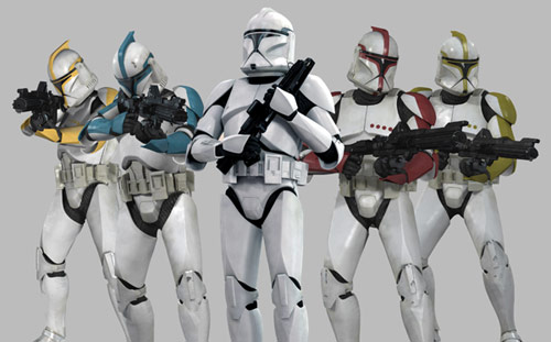 Starttrooper'lar silahlarıyla ayakta duruyor